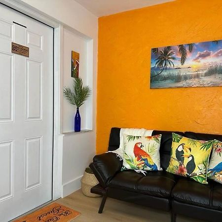 Sleeps 3, Casa Tropical In Miami Apartman Kültér fotó