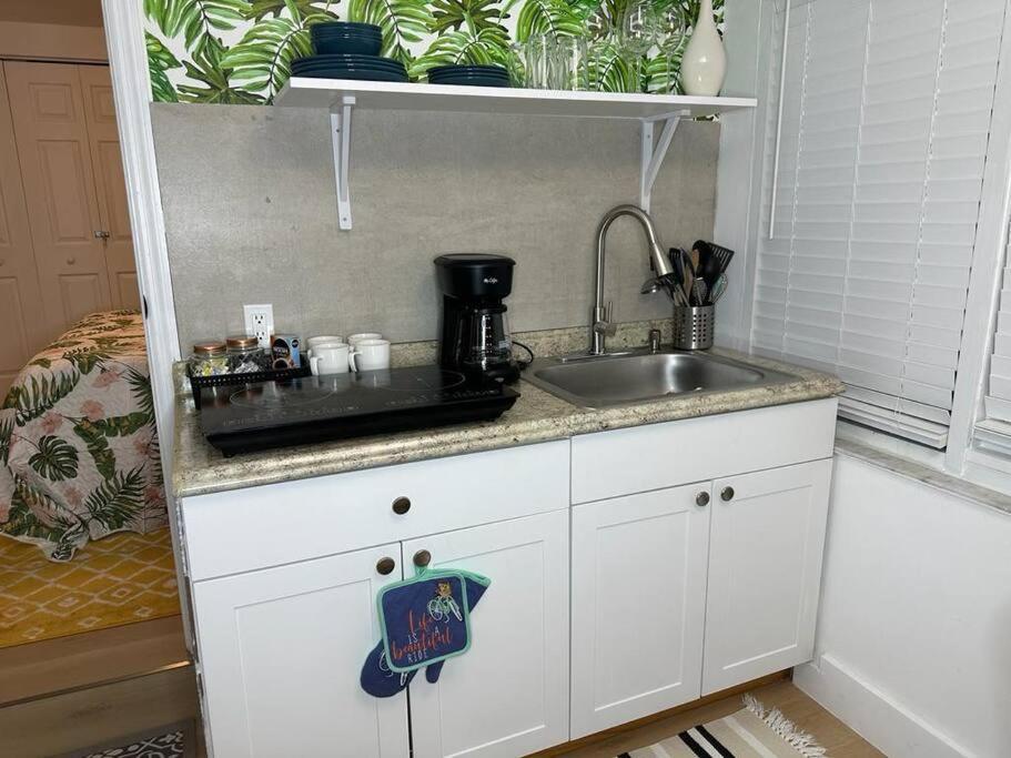 Sleeps 3, Casa Tropical In Miami Apartman Kültér fotó